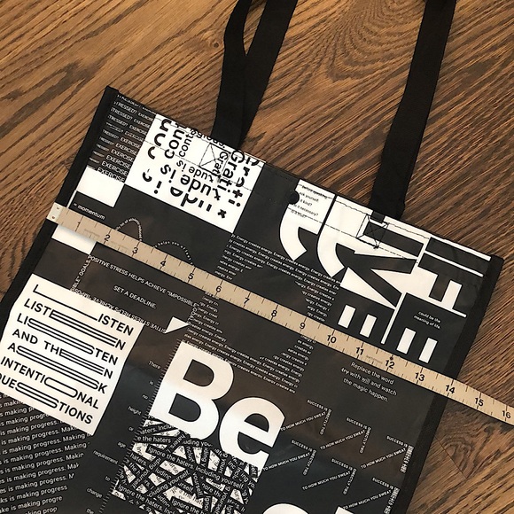 *FREE with purchase* Lululemon reusable bag - Picture 4 of 13